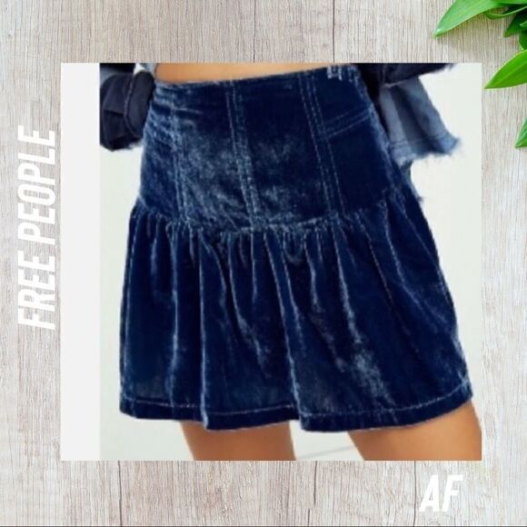 FREE PEOPLE SWEET BUT TOUGH VELVET MINI SKIRT NEW NWT NAVY SIZE 4,6,8 - Picture 2 of 12